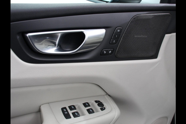 Volvo XC60 2.0 T6 Plug-in hybrid AWD Ultra Bright Climate control Adaptieve cruise control Navigatie Panoramadak Trekhaak Parkeersensoren 360* camera Voorstoelen verwarmd  Apple Carplay/ Android auto