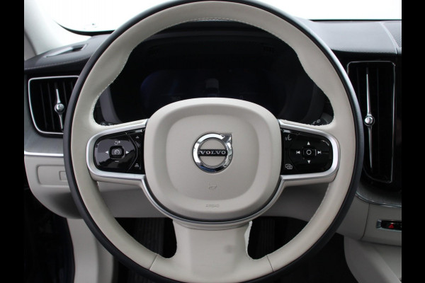 Volvo XC60 2.0 T6 Plug-in hybrid AWD Ultra Bright Climate control Adaptieve cruise control Navigatie Panoramadak Trekhaak Parkeersensoren 360* camera Voorstoelen verwarmd  Apple Carplay/ Android auto