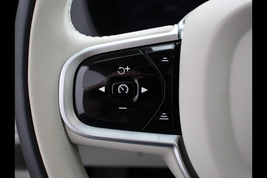 Volvo XC60 2.0 T6 Plug-in hybrid AWD Ultra Bright Climate control Adaptieve cruise control Navigatie Panoramadak Trekhaak Parkeersensoren 360* camera Voorstoelen verwarmd  Apple Carplay/ Android auto
