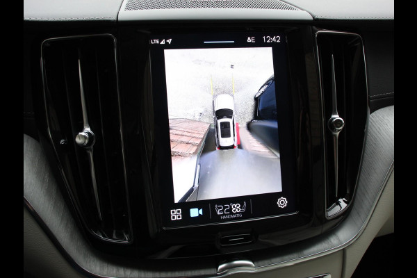 Volvo XC60 2.0 T6 Plug-in hybrid AWD Ultra Bright Climate control Adaptieve cruise control Navigatie Panoramadak Trekhaak Parkeersensoren 360* camera Voorstoelen verwarmd  Apple Carplay/ Android auto