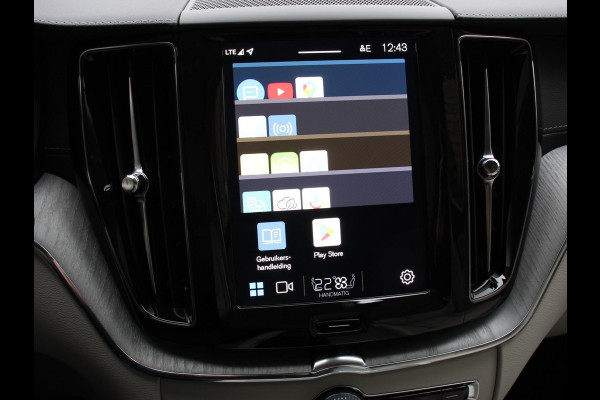 Volvo XC60 2.0 T6 Plug-in hybrid AWD Ultra Bright Climate control Adaptieve cruise control Navigatie Panoramadak Trekhaak Parkeersensoren 360* camera Voorstoelen verwarmd  Apple Carplay/ Android auto
