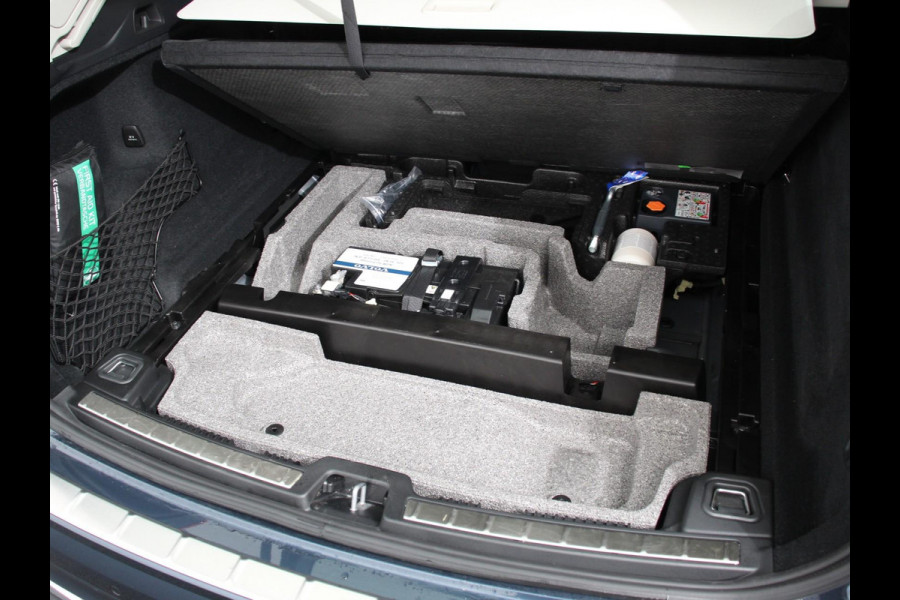 Volvo XC60 2.0 T6 Plug-in hybrid AWD Ultra Bright Climate control Adaptieve cruise control Navigatie Panoramadak Trekhaak Parkeersensoren 360* camera Voorstoelen verwarmd  Apple Carplay/ Android auto
