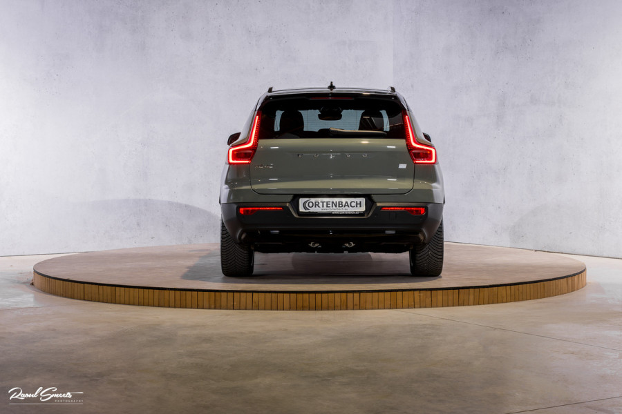 Volvo XC40 Recharge Ultimate 70 kWh | Panorama dak | Adaptieve cruise | Memory | Blis | Harman Kardon |