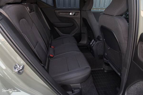 Volvo XC40 Recharge Ultimate 70 kWh | Panorama dak | Adaptieve cruise | Memory | Blis | Harman Kardon |