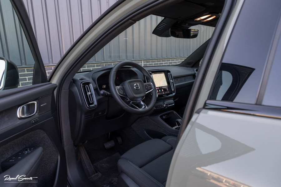 Volvo XC40 Recharge Ultimate 70 kWh | Panorama dak | Adaptieve cruise | Memory | Blis | Harman Kardon |
