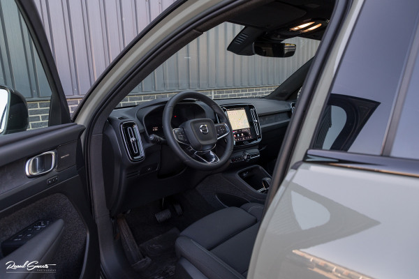 Volvo XC40 Recharge Ultimate 70 kWh | Panorama dak | Adaptieve cruise | Memory | Blis | Harman Kardon |