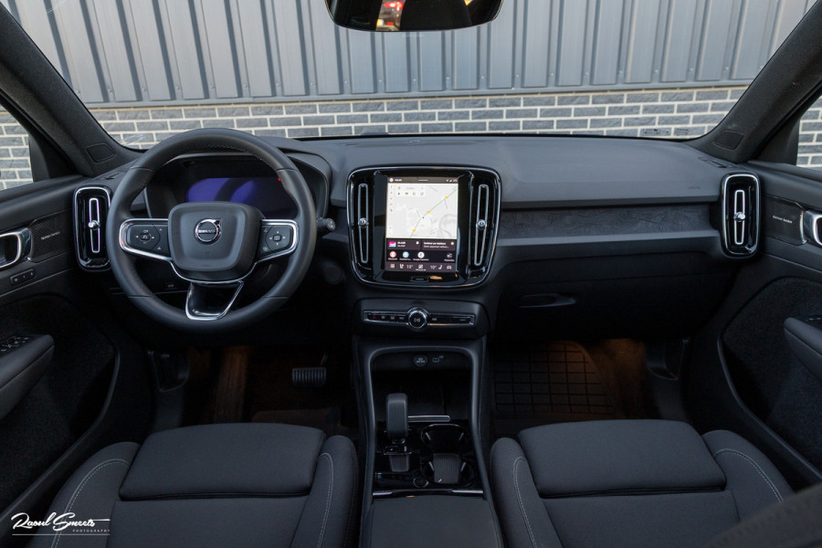 Volvo XC40 Recharge Ultimate 70 kWh | Panorama dak | Adaptieve cruise | Memory | Blis | Harman Kardon |