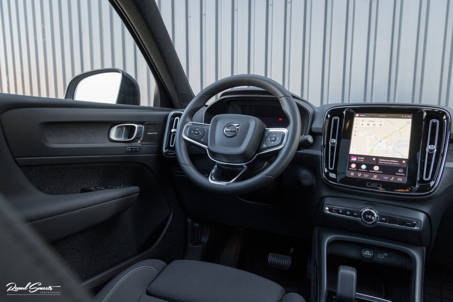 Volvo XC40 Recharge Ultimate 70 kWh | Panorama dak | Adaptieve cruise | Memory | Blis | Harman Kardon |