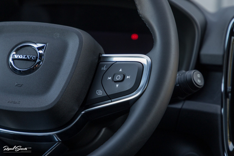 Volvo XC40 Recharge Ultimate 70 kWh | Panorama dak | Adaptieve cruise | Memory | Blis | Harman Kardon |