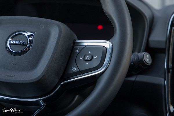Volvo XC40 Recharge Ultimate 70 kWh | Panorama dak | Adaptieve cruise | Memory | Blis | Harman Kardon |