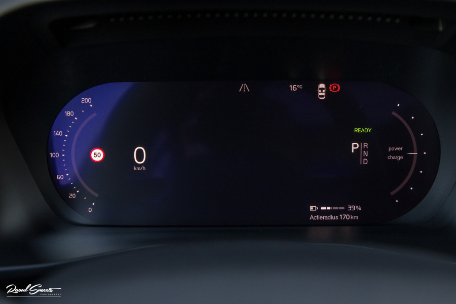 Volvo XC40 Recharge Ultimate 70 kWh | Panorama dak | Adaptieve cruise | Memory | Blis | Harman Kardon |