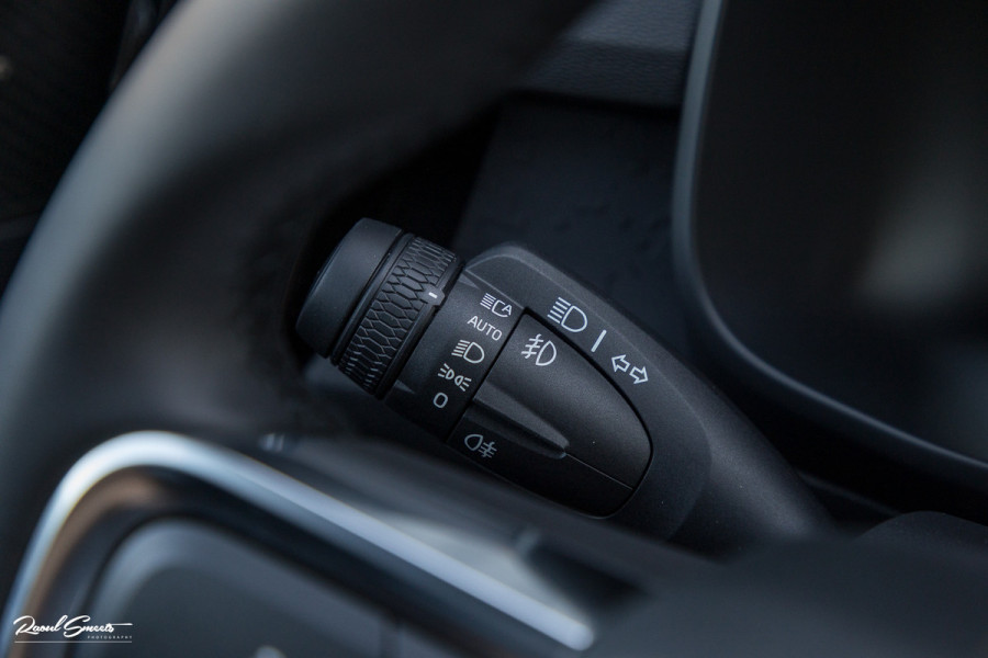 Volvo XC40 Recharge Ultimate 70 kWh | Panorama dak | Adaptieve cruise | Memory | Blis | Harman Kardon |
