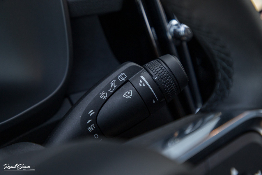 Volvo XC40 Recharge Ultimate 70 kWh | Panorama dak | Adaptieve cruise | Memory | Blis | Harman Kardon |