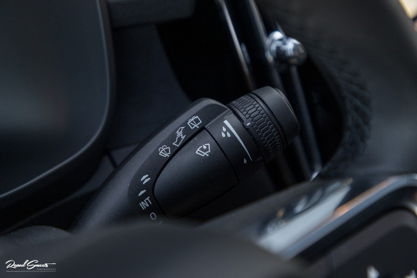 Volvo XC40 Recharge Ultimate 70 kWh | Panorama dak | Adaptieve cruise | Memory | Blis | Harman Kardon |
