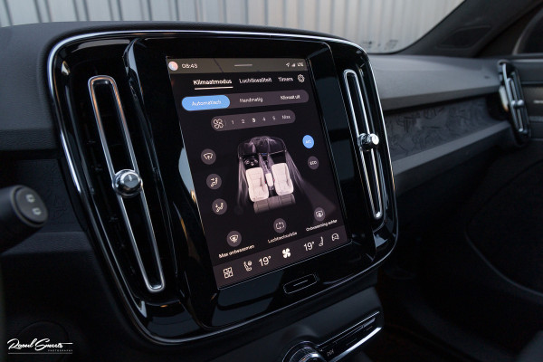 Volvo XC40 Recharge Ultimate 70 kWh | Panorama dak | Adaptieve cruise | Memory | Blis | Harman Kardon |