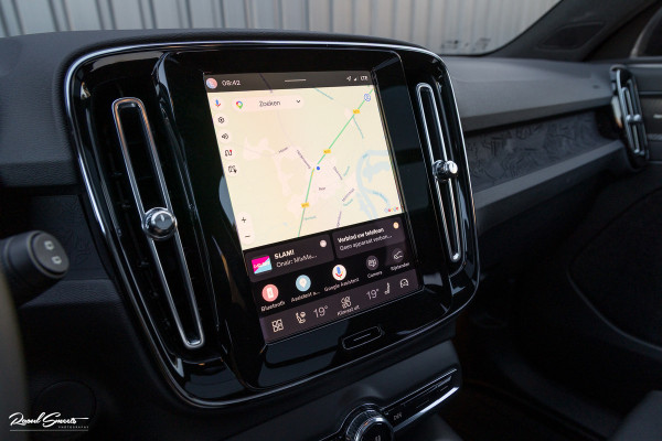 Volvo XC40 Recharge Ultimate 70 kWh | Panorama dak | Adaptieve cruise | Memory | Blis | Harman Kardon |