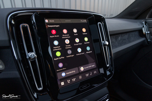 Volvo XC40 Recharge Ultimate 70 kWh | Panorama dak | Adaptieve cruise | Memory | Blis | Harman Kardon |
