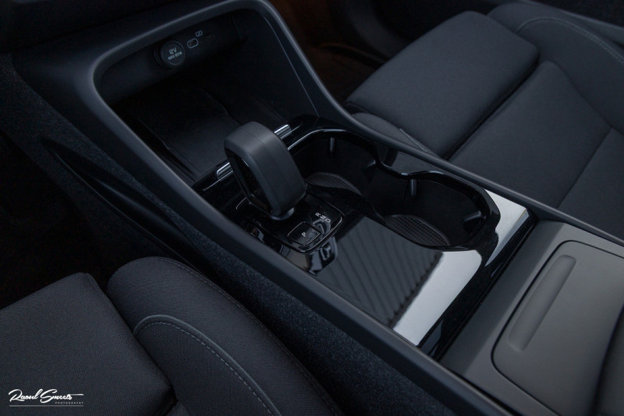 Volvo XC40 Recharge Ultimate 70 kWh | Panorama dak | Adaptieve cruise | Memory | Blis | Harman Kardon |