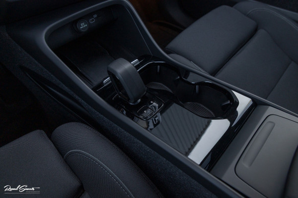 Volvo XC40 Recharge Ultimate 70 kWh | Panorama dak | Adaptieve cruise | Memory | Blis | Harman Kardon |