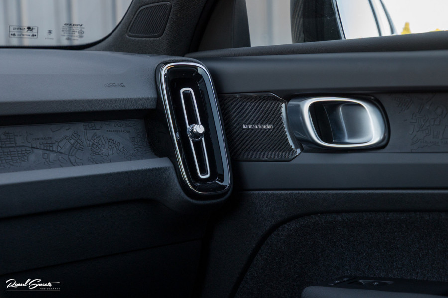 Volvo XC40 Recharge Ultimate 70 kWh | Panorama dak | Adaptieve cruise | Memory | Blis | Harman Kardon |