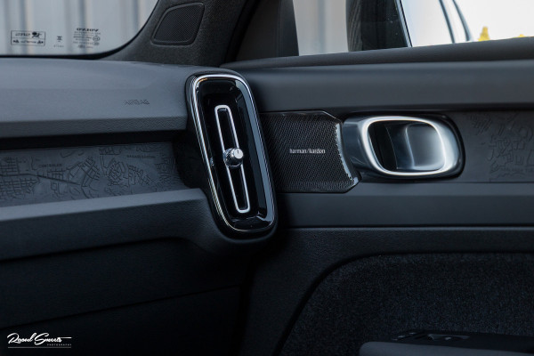 Volvo XC40 Recharge Ultimate 70 kWh | Panorama dak | Adaptieve cruise | Memory | Blis | Harman Kardon |