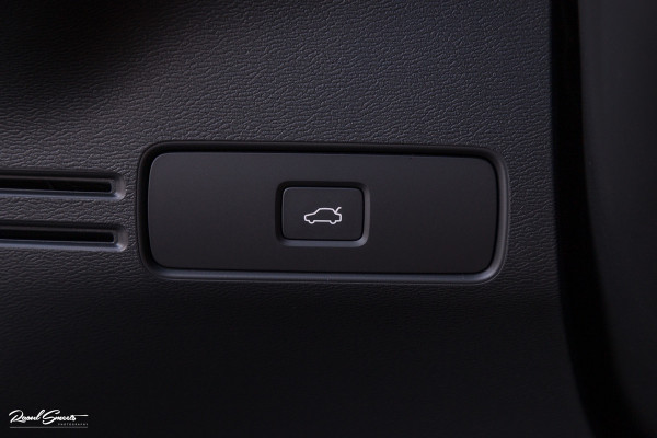 Volvo XC40 Recharge Ultimate 70 kWh | Panorama dak | Adaptieve cruise | Memory | Blis | Harman Kardon |