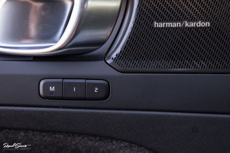 Volvo XC40 Recharge Ultimate 70 kWh | Panorama dak | Adaptieve cruise | Memory | Blis | Harman Kardon |
