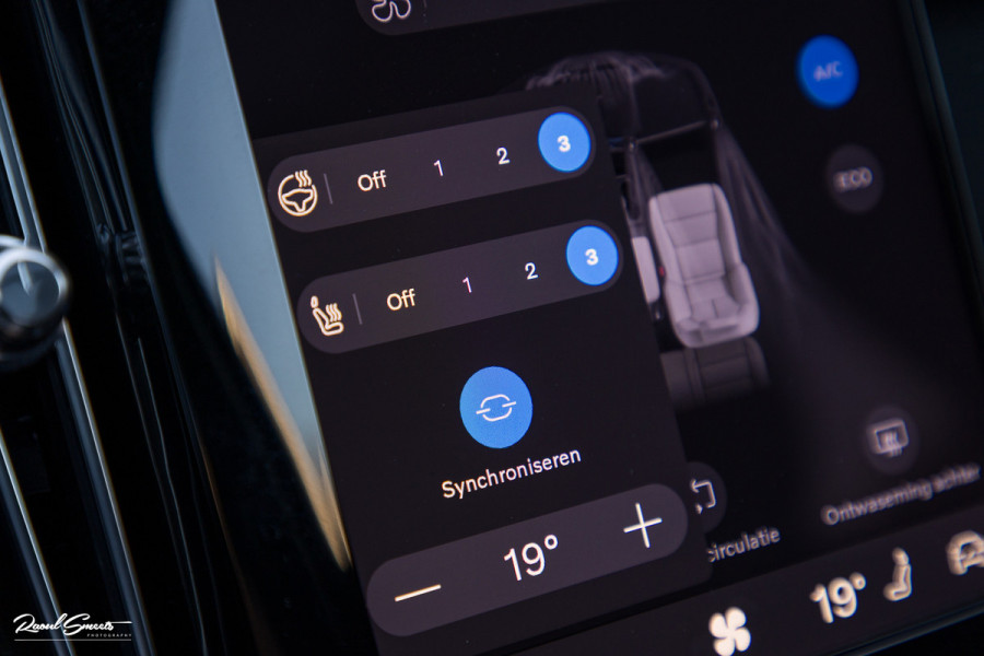 Volvo XC40 Recharge Ultimate 70 kWh | Panorama dak | Adaptieve cruise | Memory | Blis | Harman Kardon |