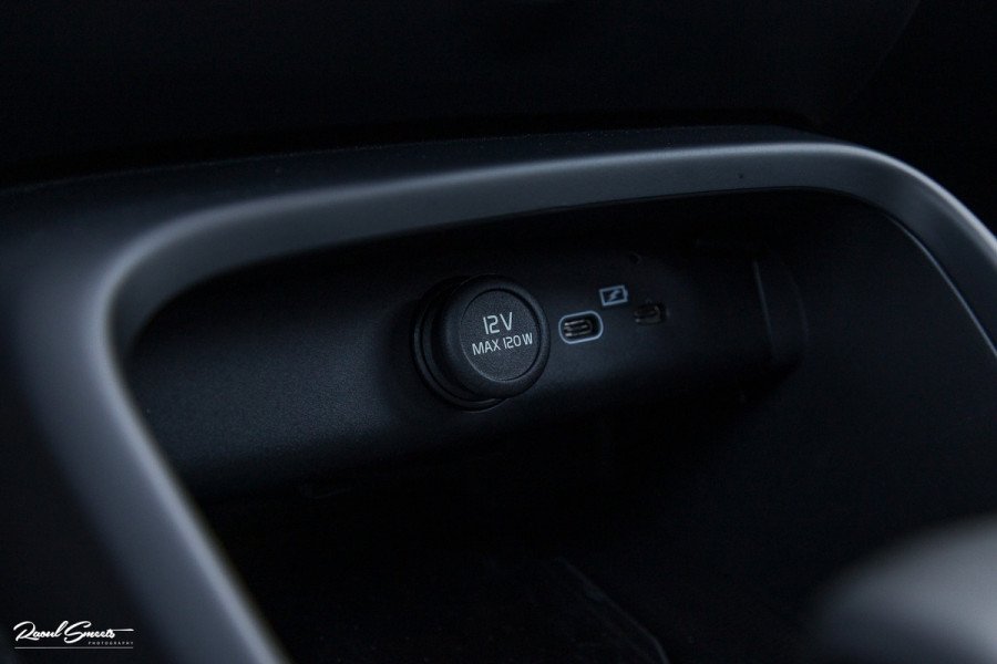 Volvo XC40 Recharge Ultimate 70 kWh | Panorama dak | Adaptieve cruise | Memory | Blis | Harman Kardon |