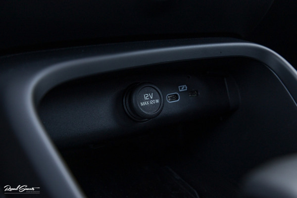 Volvo XC40 Recharge Ultimate 70 kWh | Panorama dak | Adaptieve cruise | Memory | Blis | Harman Kardon |