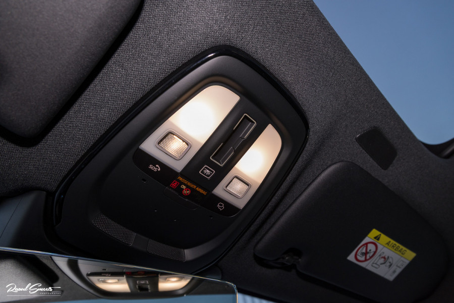 Volvo XC40 Recharge Ultimate 70 kWh | Panorama dak | Adaptieve cruise | Memory | Blis | Harman Kardon |