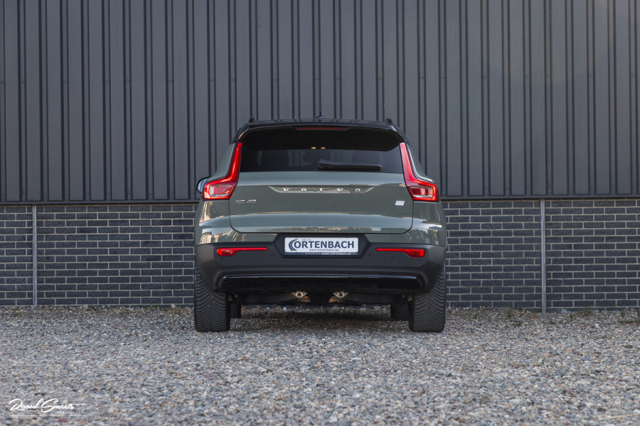 Volvo XC40 Recharge Ultimate 70 kWh | Panorama dak | Adaptieve cruise | Memory | Blis | Harman Kardon |