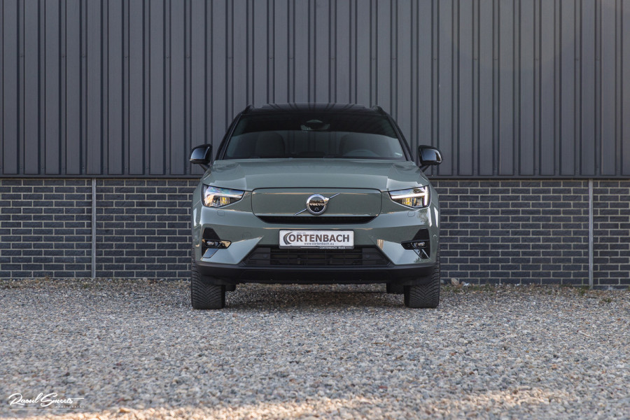 Volvo XC40 Recharge Ultimate 70 kWh | Panorama dak | Adaptieve cruise | Memory | Blis | Harman Kardon |