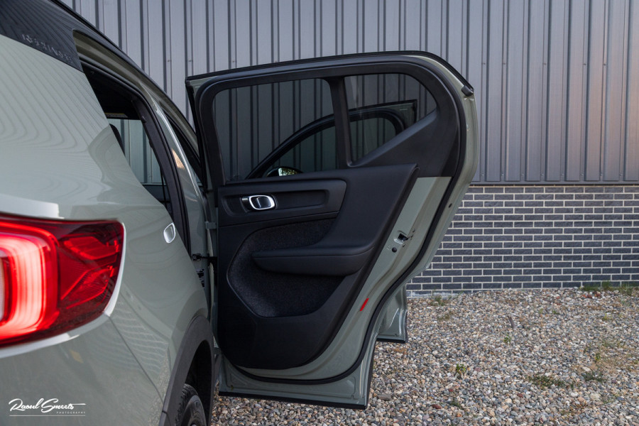 Volvo XC40 Recharge Ultimate 70 kWh | Panorama dak | Adaptieve cruise | Memory | Blis | Harman Kardon |
