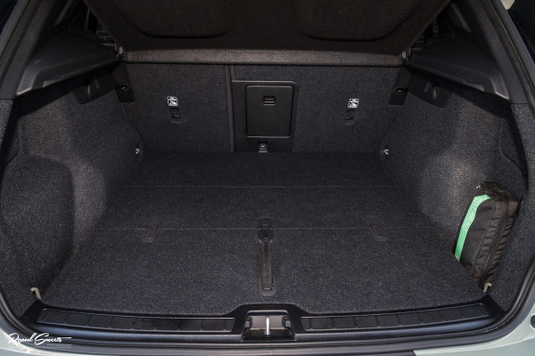 Volvo XC40 Recharge Ultimate 70 kWh | Panorama dak | Adaptieve cruise | Memory | Blis | Harman Kardon |