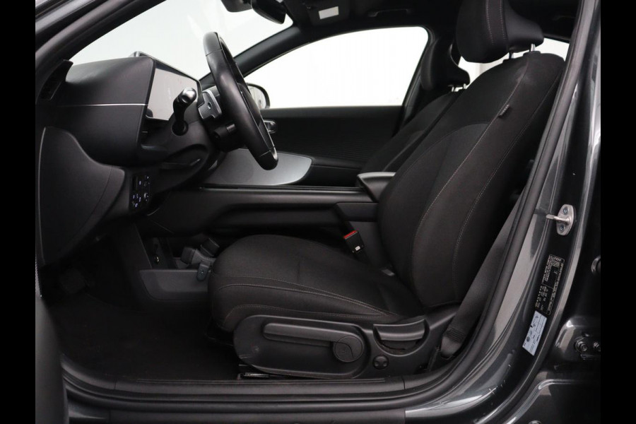Hyundai IONIQ 6 Style 77.4 kWh | SOH 93.9 % | Navigatie | Virtual dashboard | Carplay | Climate Control | Adaptive cruise | camera | Park assist | Trekhaak | DAB+ | PHEV