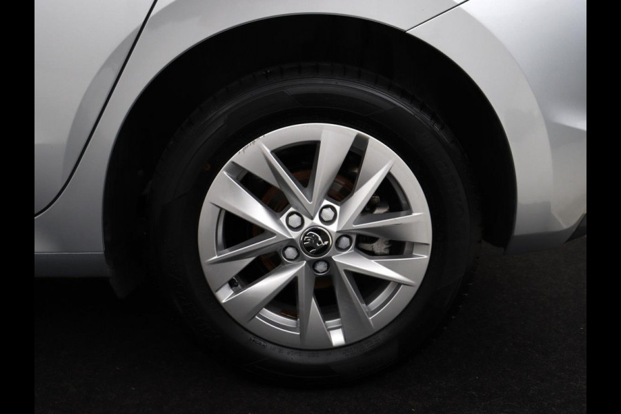Škoda Fabia 1.0 TSI Business Edition | Cruise control | Park assist | Lane assist | Navigatie | DAB | Bluetooth | Airco