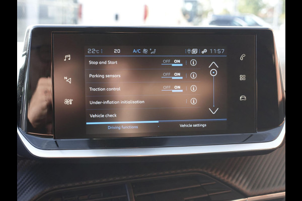 Peugeot 2008 1.2 PureTech 101pk Active Pack Navigatie Apple Carplay/Android Auto Parkeersensoren achter Cruise Control Ledverlichting Climate Control