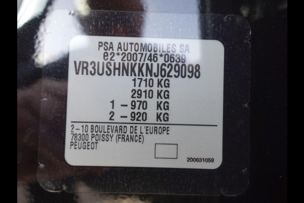 Peugeot 2008 1.2 PureTech 101pk Active Pack Navigatie Apple Carplay/Android Auto Parkeersensoren achter Cruise Control Ledverlichting Climate Control