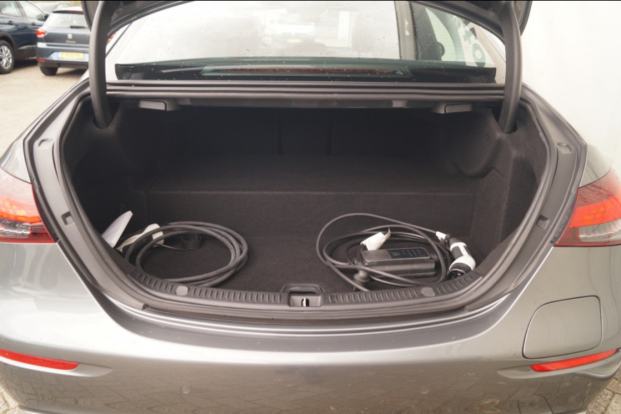 Mercedes-Benz E-Klasse 300de PHEV -LEER-PANO-BURMESTER-LUCHTVERING-