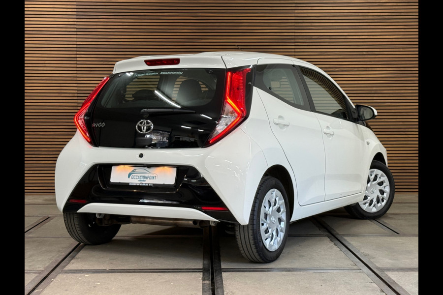 Toyota Aygo 1.0 VVT-i x automaat | Apple Carplay & Android Auto | Camera | Bluetooth | 15 Inch