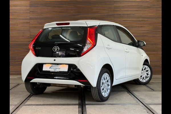 Toyota Aygo 1.0 VVT-i x automaat | Apple Carplay & Android Auto | Camera | Bluetooth | 15 Inch