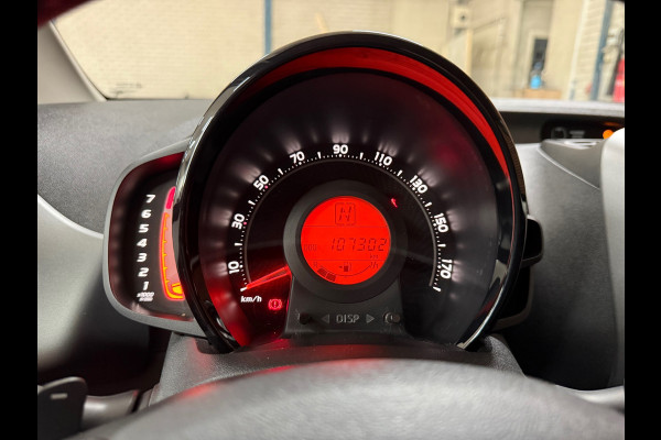 Toyota Aygo 1.0 VVT-i x automaat | Apple Carplay & Android Auto | Camera | Bluetooth | 15 Inch