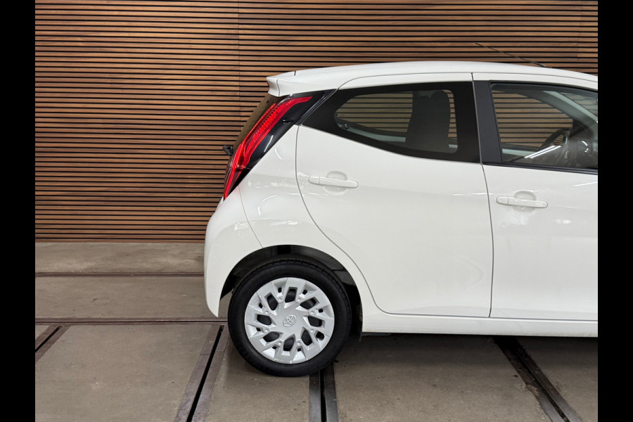 Toyota Aygo 1.0 VVT-i x automaat | Apple Carplay & Android Auto | Camera | Bluetooth | 15 Inch
