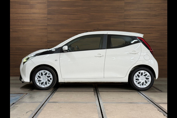 Toyota Aygo 1.0 VVT-i x automaat | Apple Carplay & Android Auto | Camera | Bluetooth | 15 Inch