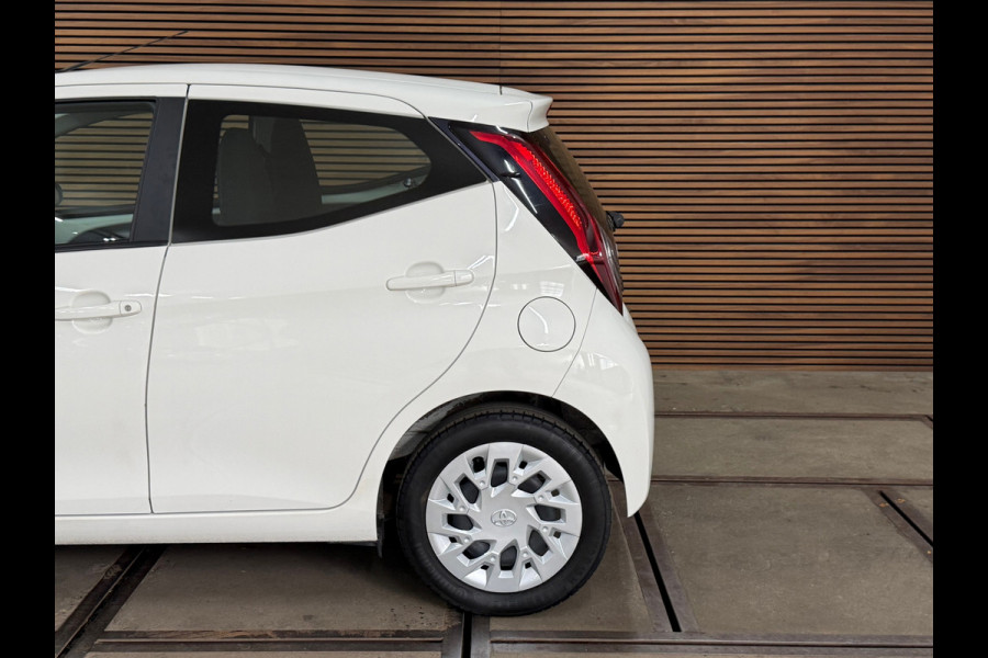 Toyota Aygo 1.0 VVT-i x automaat | Apple Carplay & Android Auto | Camera | Bluetooth | 15 Inch