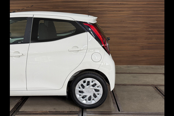 Toyota Aygo 1.0 VVT-i x automaat | Apple Carplay & Android Auto | Camera | Bluetooth | 15 Inch
