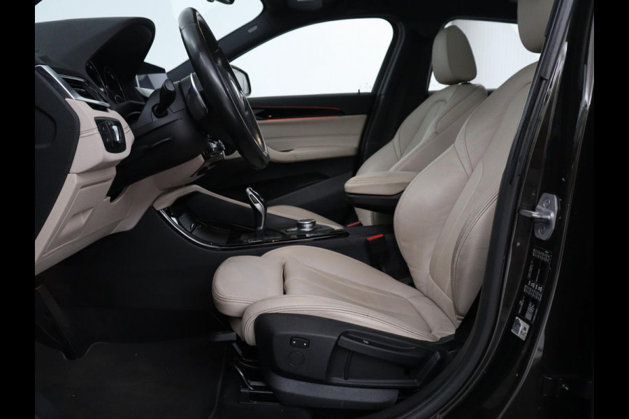 BMW X2 SDrive20i High Executive | Panoramadak | Leder | Stoelverwarming | Cruise control | Head-up | Bluetooth | Sfeerverlichting | Park assist | Elektrische achterklep | Trekhaak