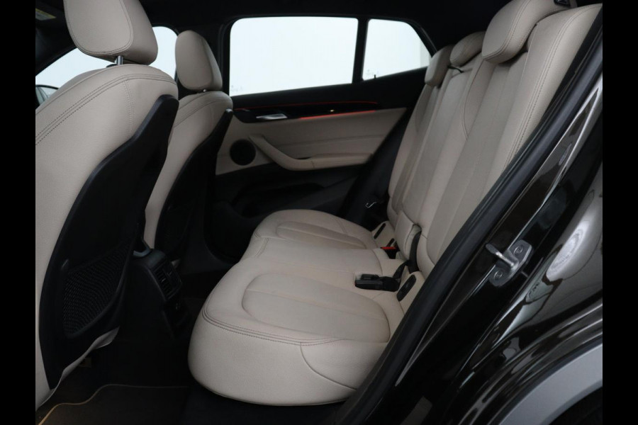 BMW X2 SDrive20i High Executive | Panoramadak | Leder | Stoelverwarming | Cruise control | Head-up | Bluetooth | Sfeerverlichting | Park assist | Elektrische achterklep | Trekhaak