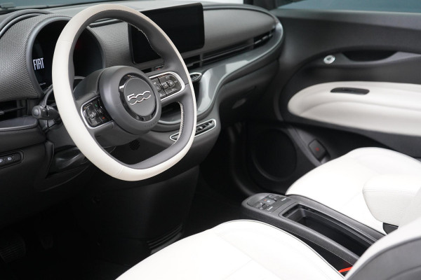 Fiat 500 La Prima 42 kWh | SoH 94,9% | Navigatie | Carplay | Climate control | Cruise control | Lm velgen |